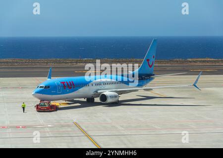 TUI Airway Airway avion Boeing 737-800 se préparant pour le vol sur la piste de l'aéroport le 13 juillet 2019 à Granadilla de Abona, Espagne. Banque D'Images