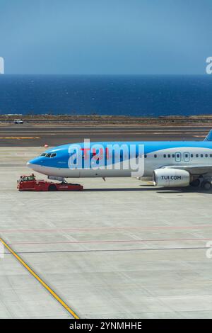 TUI Airway Airway avion Boeing 737-800 se préparant pour le vol sur la piste de l'aéroport le 13 juillet 2019 à Granadilla de Abona, Espagne. Banque D'Images