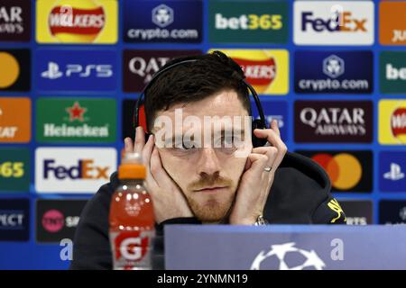 26 novembre 2024 ; Anfield et AXA Training Centre, Liverpool, Merseyside, Angleterre ; Conférence de presse et séance d'entraînement avant le match de l'UEFA Champions League entre Liverpool et le Real Madrid à Liverpool, Angleterre ; Andrew Robertson de Liverpool s'adressant aux médias lors de la conférence de presse d'aujourd'hui à Anfield avant le match de demain de la Ligue des Champions contre le Real Madrid. Banque D'Images