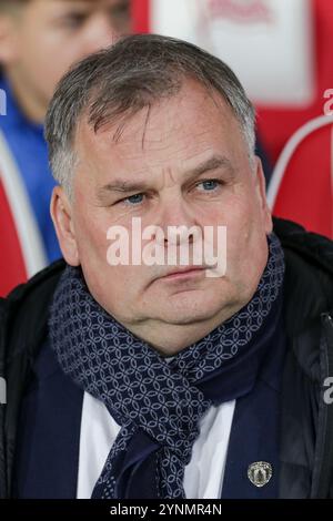 Cracovie, Pologne. 25 novembre 2024. L'entraîneur Tomasz Tulacz vu lors du match de football de la Ligue polonaise PKO BP Ekstraklasa 2024/2025 entre Puszcza Niepolomice et Widzew Lodz au stade de Cracovia. Score final ; Puszcza Niepolomice 2:0 Widzew Lodz. (Photo de Grzegorz Wajda/SOPA images/SIPA USA) crédit : SIPA USA/Alamy Live News Banque D'Images
