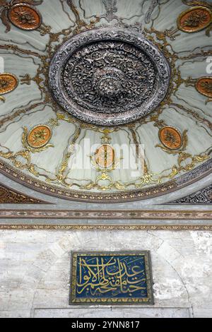 La porte de Salutation, entrée de la deuxième cour du palais de Topkapı, Topkapı Saray, Istanbul, Turquie, site du patrimoine mondial de l'UNESCO Banque D'Images