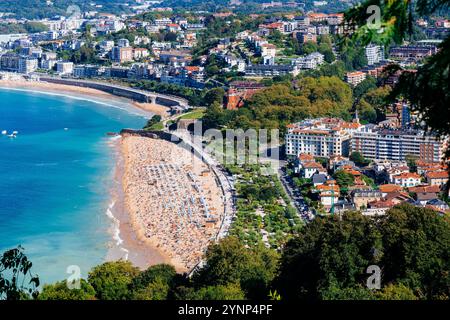 Plage Ondarreta en août, baie de la Concha. San Sebatián, Guipúzcoa, País Vasco, Espagne, Europe Banque D'Images