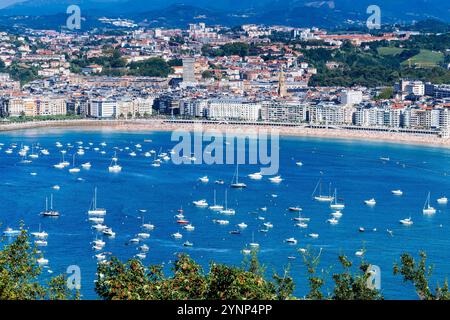 Plage de la Concha en août, baie de la Concha. San Sebatián, Guipúzcoa, País Vasco, Espagne, Europe Banque D'Images