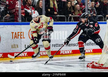 Allemagne. 26 novembre 2024. Eishockey Penny-DEL 20.Spieltag Koelner haie - Nuernberg Ice Tigers AM 26.11.2024 in der Lanxess Arena in Koeln Jeremy McKenna ( Nuernberg ), links - Brady Austin ( Koeln ), rechts Gemaess den Vorgaben der DEL Deutsche Eishockey Liga ist die Publikation und Weiterverwertung der Aufnahmen in elekischen Medien und Endgeraeten Art waefessit. Foto : Revierfoto crédit : ddp Media GmbH/Alamy Live News Banque D'Images