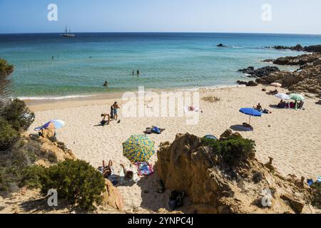 Plage de sable et mer bleue, Cala del Morto, Torre di Chia, Chia, côte sud, Sardaigne, Italie, Europe Banque D'Images