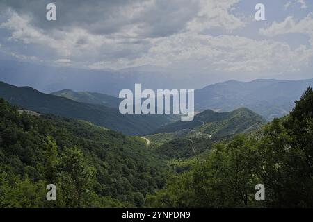 Paysage du parc national Hotova Dangell avec vue sur Alipostivan Banque D'Images