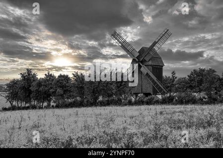 Une vue sur un beau moulin à vent en Allemagne de Thuringe dans un cadre naturel et un oeil attrape pour les touristes Banque D'Images