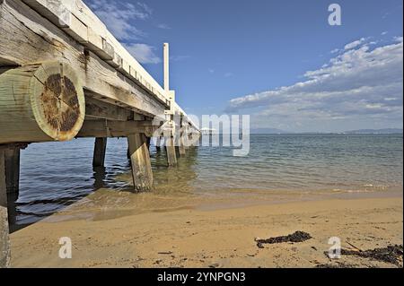 Jetée de la baie de pique-nique sur l'île Magnetic Island Banque D'Images