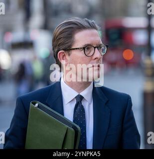 Londres, Royaume-Uni. 26 novembre 2024. Fonctionnaires à une réunion du comité du Cabinet censés être le Conseil de sécurité nationale au Cabinet Office 70 Whitehall London UK Ken McCallum, directeur général du MI5 crédit : Ian Davidson/Alamy Live News Banque D'Images