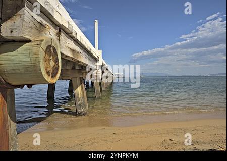 Jetée de la baie de pique-nique sur l'île Magnetic Island Banque D'Images