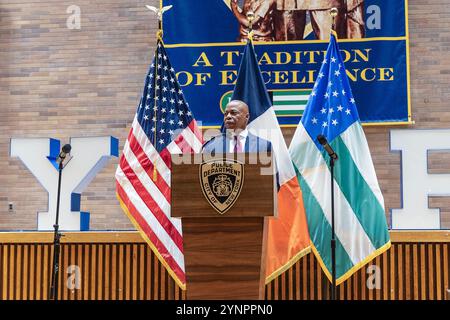 New York, États-Unis. 25 novembre 2024. Le maire Eric Adams parle avant de prêter serment à Jessica Tisch en tant que commissaire de police au One police Plaza de New York le 25 novembre 2024 (photo de Lev Radin/Pacific Press) crédit : Pacific Press Media production Corp./Alamy Live News Banque D'Images