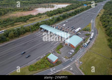 Vue aérienne du M6 Weeford Toll Plaza, Weeford, Sutton Coldfield, Royaume-Uni. Banque D'Images