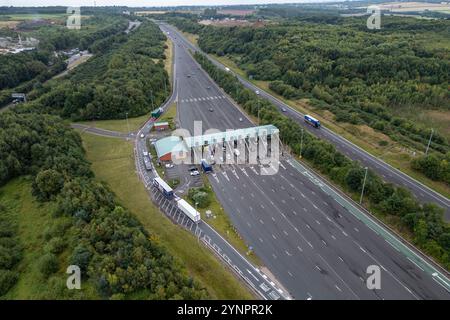 Vue aérienne du M6 Weeford Toll Plaza, Weeford, Sutton Coldfield, Royaume-Uni. Banque D'Images