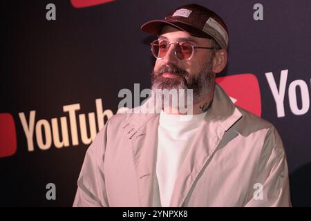 Berlin, Allemagne. 26 novembre 2024. Sido avant le début du dîner YouTube Music Award au Grill Royal. Crédit : Carsten Koall/dpa/Alamy Live News Banque D'Images