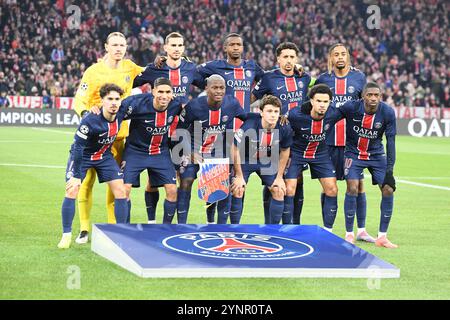 Munich, Allemagne. 26 novembre 2024. MUNICH, ALLEMAGNE - NOVEMBRE 26 : photo de l'équipe du Paris Saint-Germain à l'UEFA Champions League 2024/25 phase MD5 match opposant le FC Bayern München et le Paris Saint-Germain au Football Arena Munich le 26 novembre 2024 à Munich, Allemagne.241126 SEPA 24 021 - 20241126 PD12370 crédit : APA-PictureDesk/Alamy Live News Banque D'Images