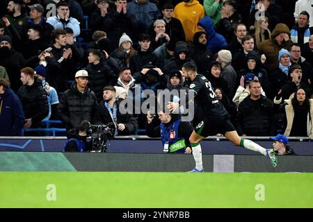 MANCHESTER - David Hancko de Feyenoord célèbre 3-3 lors du match de l'UEFA Champions League entre Manchester City FC et Feyenoord à l'Etihad Stadium le 26 novembre 2024 à Manchester, Angleterre. ANP | Hollandse Hoogte | GERRIT VAN KEULEN Banque D'Images