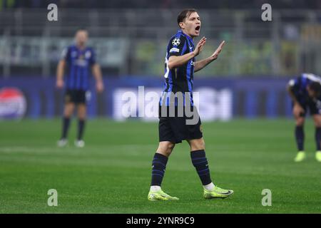 Milan, Italie. 26 novembre 2024. Nicolo Barella du FC Internazionale fait des gestes lors du match MD5 de l'UEFA Champions League 2024/25 entre le FC Internazionale Milano et le RB Leipzig au Stadio Giuseppe Meazza le 26 novembre 2024 à Milan, Italie . Crédit : Marco Canoniero/Alamy Live News Banque D'Images