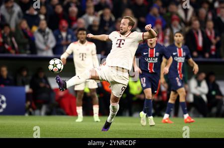 MUNICH, ALLEMAGNE - NOVEMBRE 26 : Harry Kane du Bayern Muenchen en action lors du match MD5 de l'UEFA Champions League 2024/25 entre le FC Bayern München et le Paris Saint-Germain au Football Arena Munich le 26 novembre 2024 à Munich, Allemagne. © diebilderwelt / Alamy Live News Banque D'Images