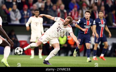 MUNICH, ALLEMAGNE - NOVEMBRE 26 : Harry Kane du Bayern Muenchen en action lors du match MD5 de l'UEFA Champions League 2024/25 entre le FC Bayern München et le Paris Saint-Germain au Football Arena Munich le 26 novembre 2024 à Munich, Allemagne. © diebilderwelt / Alamy Live News Banque D'Images