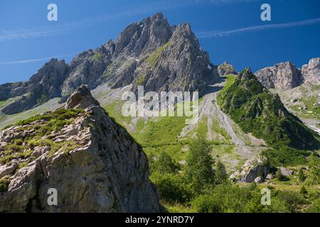 Les aiguilles de la Penaz (2 688 m) sont une montagne du massif du Beaufortain en haute-Savoie. Fait partie du défi Tour du mont blanc. Banque D'Images