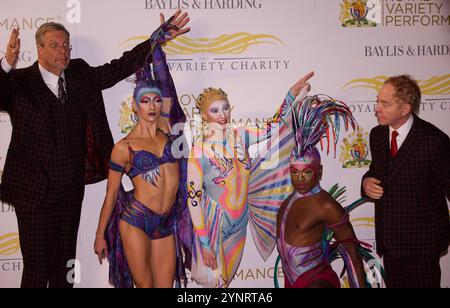 Londres, Royaume-Uni. Penn et Teller (Penn Jillette et Raymond Joseph Teller) au Royal Variety performance 2024. Royal Albert Hall. 22 novembre 2024. Ref:LMK430-S241124-001 Anfisa Polyushkevych/Landmark Media WWW.LMKMEDIA.COM Banque D'Images