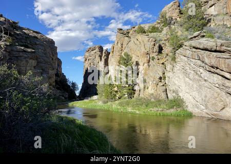 Devil's Gate, une gorge spectaculaire érodée par la rivière Sweetwater, un point d'arrêt historique pour les pionniers sur la piste mormon, Martin's Cove, Wyoming. Banque D'Images