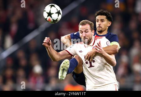 MUNICH, ALLEMAGNE - NOVEMBRE 26 : Harry Kane du Bayern Muenchen affronte Marquinhos du FC Paris Saint Germainlors du match MD5 de l'UEFA Champions League 2024/25 entre le FC Bayern München et le Paris Saint-Germain au Football Arena Munich le 26 novembre 2024 à Munich, Allemagne. © diebilderwelt / Alamy Stock Banque D'Images