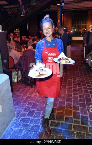 Rhea Harder-Vennewald BEI der Mehr als eine warme Mahlzeit Obdachlosen Weihnachtsfeier in der Fischauktionshalle à Hambourg AM 26.11.2024 *** Rhea Harder Vennewald à la fête de Noël plus qu'un repas chaud pour les sans-abri au Fischauktionshalle à Hambourg le 26 11 2024 Banque D'Images