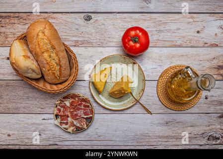 Le jambon ibérique provient de porcs ibériques nourris avec des glands pendant la montanera, ce qui lui confère une saveur et une texture uniques Banque D'Images