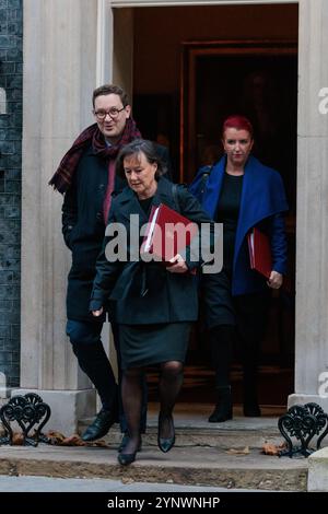 Londres, Royaume-Uni. 26 novembre 2024. Darren Jones MP (l), secrétaire en chef du Trésor, JO Stevens MP (c), secrétaire d'État au pays de Galles, et Louise Haigh MP (R), secrétaire d'État aux Transports, quittent le 10 Downing Street après avoir assisté à une réunion du Cabinet. Le gouvernement de Sir Keir Starmer devrait publier aujourd'hui son livre blanc sur la réforme de l'aide sociale. Crédit : Mark Kerrison/Alamy Live News Banque D'Images