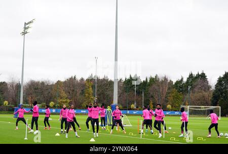 Joueurs de Chelsea lors d'une séance d'entraînement au Cobham Training Ground, Londres. Date de la photo : mercredi 27 novembre 2024. Banque D'Images