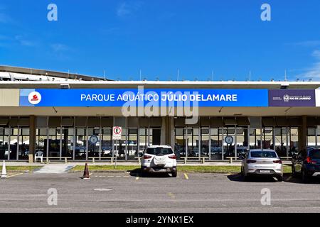 RIO DE JANEIRO, BRÉSIL - 26 novembre 2024 : façade du centre aquatique Júlio Delamare Banque D'Images