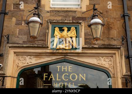 Royaume-Uni, Angleterre, Rutland, Uppingham, High Street East, entrée de l'hôtel Falcon Banque D'Images