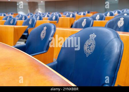 2024-11-26 Néerlandais Tweede Kamer débat plénier DEN HAAG, PAYS-BAS - NOVEMBRE 26 : chaises vides à l'intérieur de la Tweede Kamer le 26 novembre 2024 à Den Haag, pays-Bas Den Haag Tweede Kamer pays-Bas contenu non disponible pour redistribution aux pays-Bas directement ou indirectement par des tiers. Droit d'auteur : xJohnxBeckmannx Banque D'Images