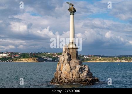 SÉBASTOPOL, CRIMÉE - 15 MAI 2024 : monument aux navires coulés un jour de mai Banque D'Images