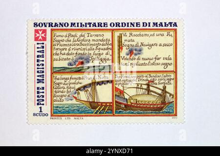 Timbre-poste émis par l'ordre souverain militaire de Malte en Italie en 1977 sur le thème de la signalisation antique Martime, passe-temps de collectionnement de timbres. Banque D'Images