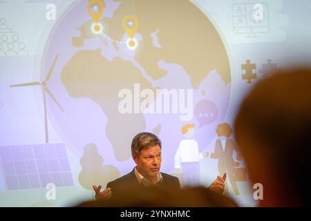 Berlin, Allemagne. 27 novembre 2024. Robert Habeck (Alliance 90/les Verts), ministre fédéral de l’économie et de la protection du climat, intervient au Forum germano-turc de l’énergie. Crédit : Kay Nietfeld/dpa/Alamy Live News Banque D'Images