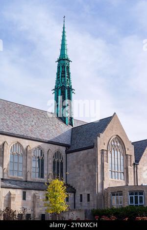 clocher et extérieur de l'église de repère construit dans l'architecture de style gothique saint paul minnesota Banque D'Images