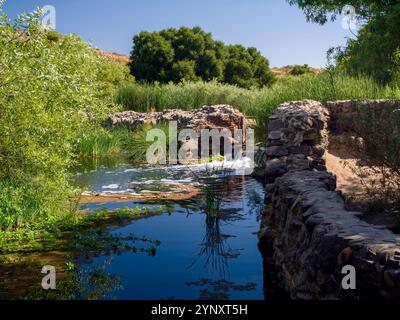 C'est l'Old Mission Dam sur la rivière San Diego dans le parc régional de Mission Trails, en Californie. Il a été construit vers 1803, et a été utilisé vers 30 Banque D'Images