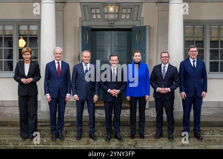 Flen, Suède. 27 novembre 2024. FLEN, SUÈDE 20241127Du gauche : le ministre letton des Affaires étrangères Baiba Braže, le premier ministre norvégien Jonas Gahr Støre, le premier ministre polonais Donald Tusk, le premier ministre suédois Ulf Kristersson, le premier ministre danois mette Frederiksen, le premier ministre finlandais Petteri Orpo et le premier ministre estonien Kristen Michal lors du sommet de mercredi à Harpsund, Suède, 27 Movember 2024. Photo : Henrik Montgomery/TT/Code 10060 crédit : TT News Agency/Alamy Live News Banque D'Images