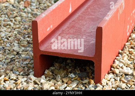 Une livraison d'aciers pour construire une maison. Support technique sous forme de solives ou de poutres en H en acier laminé. Construction de maison essentielle Banque D'Images