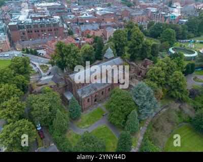 Vue aérienne de l'église paroissiale de St John the Baptist Chester, Royaume-Uni. Banque D'Images