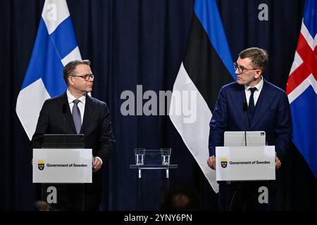 Flen, Suède. 27 novembre 2024. FLEN, SUÈDE 20241127Le premier ministre finlandais Petteri Orpo et la première ministre estonienne Kristen Michal lors du sommet de mercredi à Harpsund, en Suède, auquel participent les chefs de gouvernement des pays nordiques et baltes, le 27 novembre 2024. Photo : Henrik Montgomery/TT/Code 10060 crédit : TT News Agency/Alamy Live News Banque D'Images