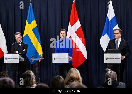 Flen, Suède. 27 novembre 2024. FLEN, SUÈDE 20241127Le premier ministre suédois Ulf Kristersson, la première ministre danoise mette Frederiksen et la finlandaise Petteri Orpo lors du sommet nordique-balte de mercredi à Harpsund, Suède, où le premier ministre Ulf Kristersson accueillera la réunion, les 27 novembre 2024. Photo : Henrik Montgomery/TT/Code 10060 crédit : TT News Agency/Alamy Live News Banque D'Images