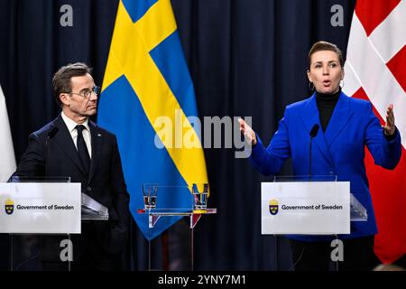 Flen, Suède. 27 novembre 2024. FLEN, SUÈDE 20241127Le premier ministre suédois Ulf Kristersson et la première ministre danoise mette Frederiksen lors du sommet nordique-balte de mercredi à Harpsund, en Suède, où le premier ministre Ulf Kristersson accueillera la réunion, le 27 novembre 2024. Photo : Henrik Montgomery/TT/Code 10060 crédit : TT News Agency/Alamy Live News Banque D'Images