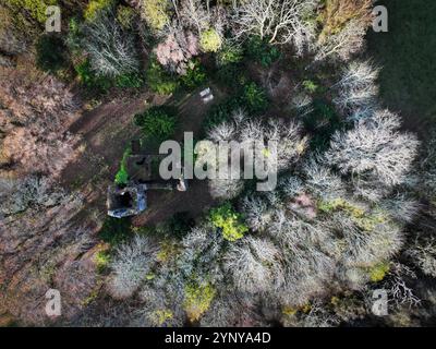 Vue aérienne par drone du château de Finlarig Killin en Écosse Banque D'Images
