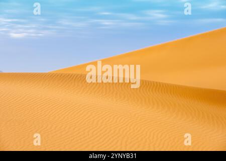 Dunes désertiques à Tinfou près de Zagora au bord du Sahara au Maroc Banque D'Images