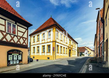 BAD STAFFELSTEIN, BAVIÈRE, ALLEMAGNE - VERS AVRIL 2024 : le vieux Landratsamt de Bad Staffelstein ville en Allemagne. Banque D'Images