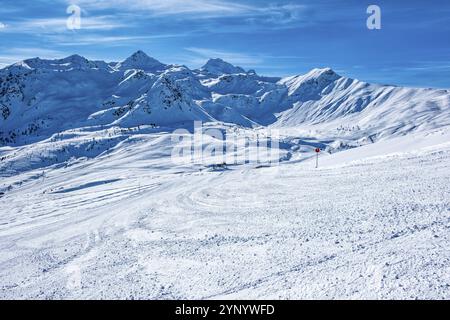 Pistes de ski sur les montagnes autour de Bormio Station de ski Banque D'Images