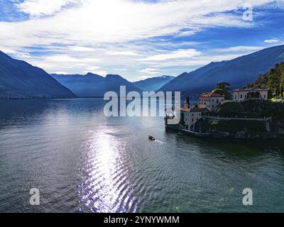 Vue aérienne de la péninsule de Villa Balbianello sur le lac de Côme Banque D'Images